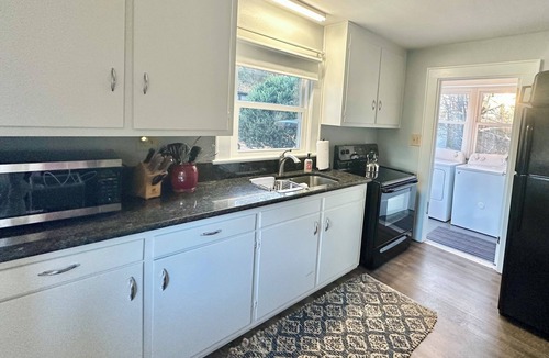 Hickory House | Extended Stay NW Hickory, Viewmont Area 2 Bed 1 Bath, Workspace, Washer Dryer