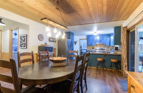 Mount Hood Village Cabin | Fabulous Cabin w/Hot Tub + Game Room