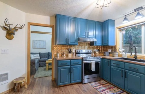 Mount Hood Village Cabin | Fabulous Cabin w/Hot Tub + Game Room