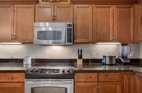 Emerald Waters Village House | Fabulous Home! 2 Pools! Enjoy the Private Beach! Great Location!