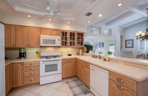 Islamorada House | Fabulous Island Getaway! Easy access to Florida Bay, Private Beach, Elevator