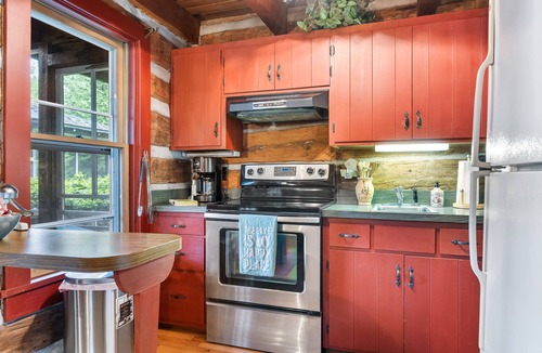 Baileys Harbor Cabin | Fabulous Log Cabin on Kangaroo Lake in Door County, Wisconsin