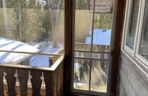 Baileys Harbor Cabin | Fabulous Log Cabin on Kangaroo Lake in Door County, Wisconsin