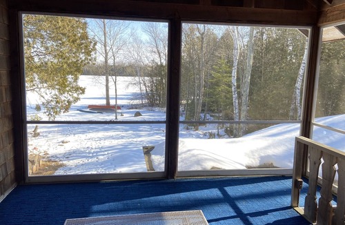 Baileys Harbor Cabin | Fabulous Log Cabin on Kangaroo Lake in Door County, Wisconsin