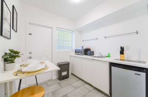 Northeast Miami Condo | Fabulous Studio 15 min from The Beach