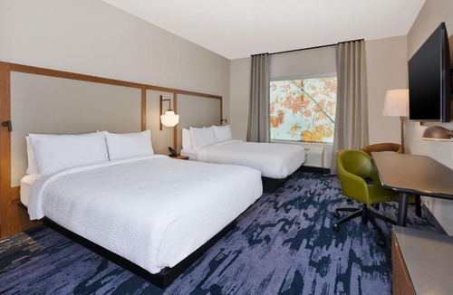 Alpine Center Hotel | Fairfield by Marriott Inn & Suites Grand Rapids North