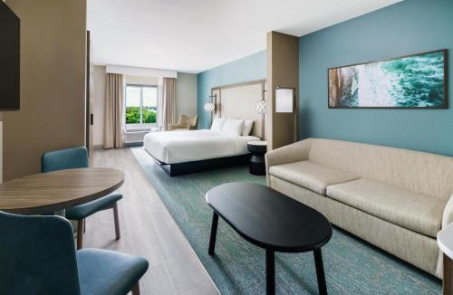 Marathon Resort | Fairfield by Marriott Inn & Suites Marathon Florida Keys