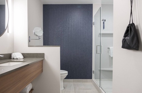 Alviso Hotel | Fairfield Inn & Suites - King