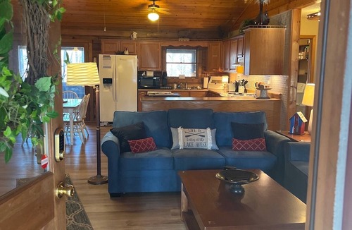 Gumlog Cabin | FALL SPECIAL - The water is low, but the cabin is still peaceful & beautiful!