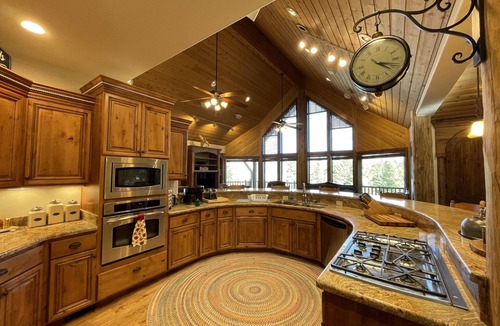 Duck Creek Village Cabin | Family Friendly Cabin in Duck Creek with A/C, EV Charging, between Bryce & Zion