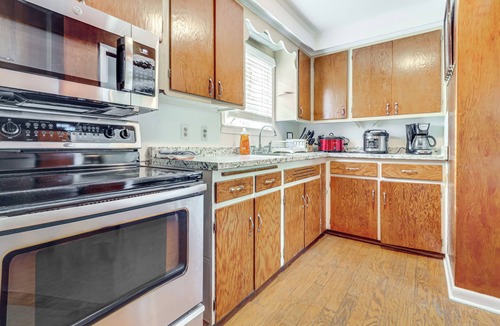 Farmington Hills House | Family-Friendly Home w/Yard in Farmington Hills!