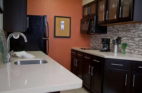 San Bruno Hotel | Family-friendly Accommodation! Pets Allowed, Onsite Parking, FREE Breakfast!