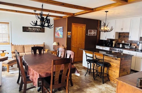 Deerbrook Cabin | Family friendly lakeside retreat on Greater Bass Lake