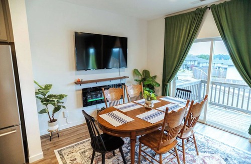 Salem House | Family Friendly Townhome w Game Room, King Beds, South Salem