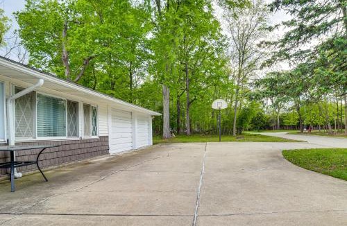 Farmington Hills House | Family-Friendly Home w/Yard in Farmington Hills!