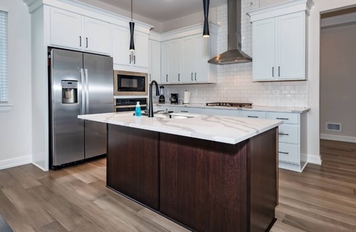 West Bloomfield Condo | Family-sized luxury home in the heart of West Bloomfield