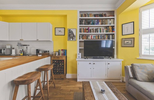 Turnham Green Apartment | Fantastic 1BDR Flat in Chiswick w Spacious Garden