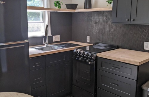 Ann Arbor House | Fantastic 2-bedroom townhome, 2 blocks from Michigan Stadium!