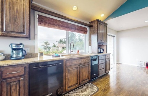 Diamond Point House | Fantastic 3BR Oceanview with decks, gas grill
