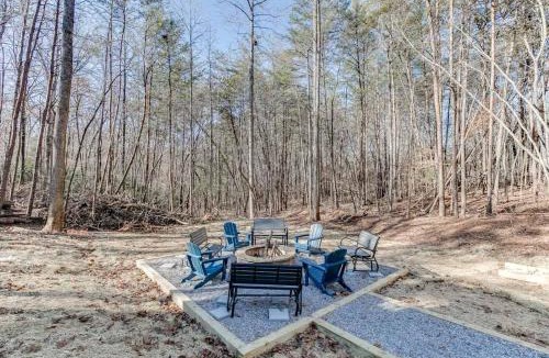 Helen House | Fantastic Family Cabin w Firepit
