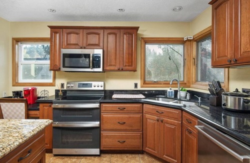 Pleasant Valley House | Fantastic Southeast Retreat, Just Above Johnson Creek, Pet Friendly, Huge Deck & Yard w/ Fire-Table