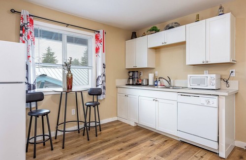 Northeast Neighbors Apartment | Far East Escape: Zen apartment, Japanese tea table
