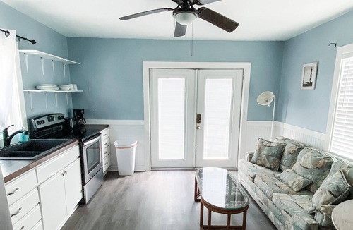 Tropic Cottage | Fenced in Riverview Cottage with Private Deck