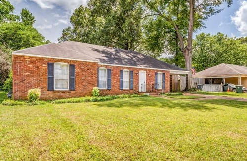 Parkway Village House | Fenced Yard, Centrally Located-Parkway Village Pad