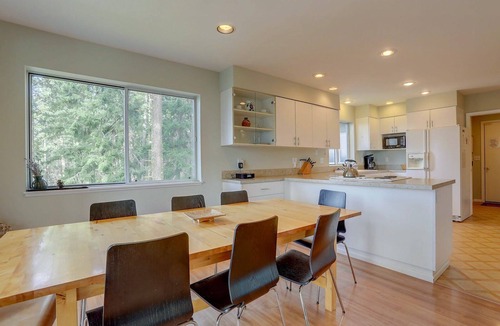 Hood River House | Fir Mountain Escape - Stunning Views, River & Mountain Views, Hot Tub