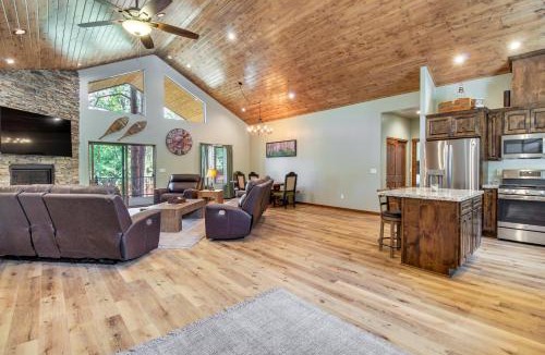 Pinetop House | Fire Pit + Deck: Airy Cabin Near Pinetop Lakes