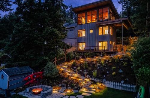 Olympia House | Fire Pit & Views: Modern Summit Lake Escape!