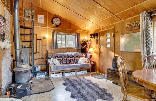 Wasco County House | Fire Pit & Water Views! Woodsy Tygh Valley Retreat