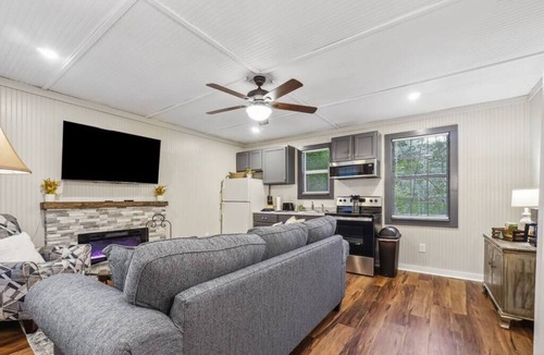 Ellijay Cabin | Firepit, Near Waterfalls| Private Getaway| Perfect for Couples!