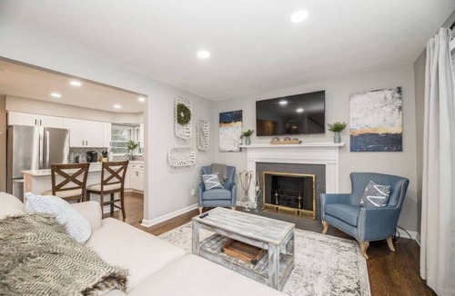 Lexington House | Firepit | Outdoor Deck | Sleeps 10