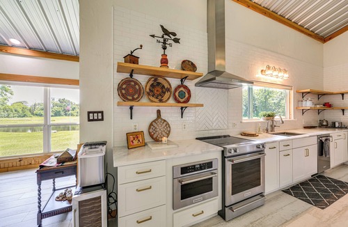 Malakoff Cabin | Fish On-Site! 35-Acre Escape Near Cedar Creek Lake