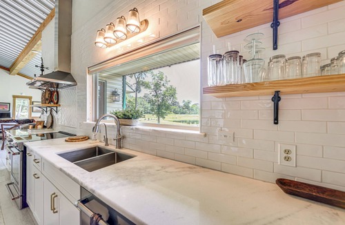 Malakoff Cabin | Fish On-Site! 35-Acre Escape Near Cedar Creek Lake