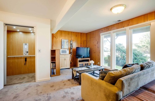 Coos Bay House | Fishermen's Paradise in Coos Bay: Walk to Beach!