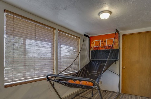 Redmond Cabin | Five Acres on Deschutes Riverfront - Near Fishing, Skiing, & Hiking