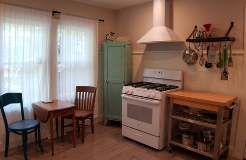 New Buffalo House | Five minute walk to the beach! 3 bedroom, 1 bath cottage.