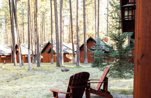 Sisters Cabin | FivePine Lodge & Cabins - Caboose Cabin