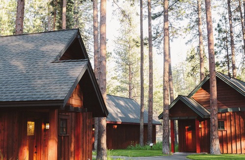 Sisters Cabin | FivePine Lodge & Cabins - Caboose Cabin