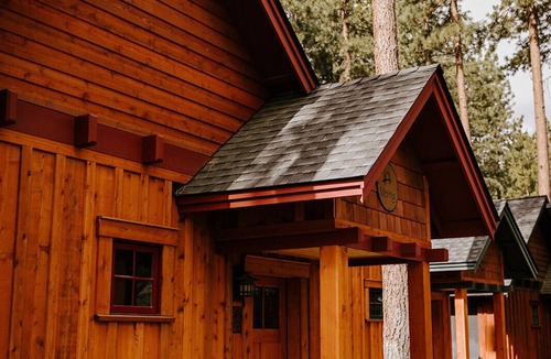 Sisters Cabin | FivePine Lodge & Cabins - Caboose Cabin