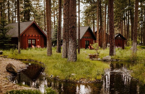 Sisters Cabin | FivePine Lodge & Cabins - Caboose Cabin