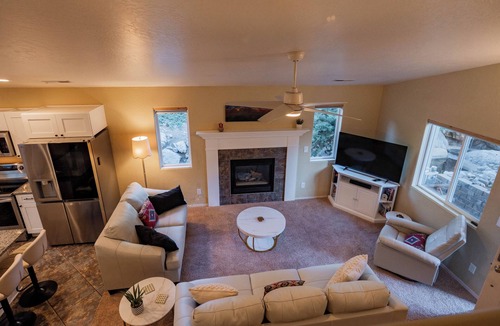Ponderosa Trails House | Flagstaff 4BR Forest Retreat | Walk to Trails & NAU