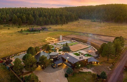Baderville House | Flagstaff Retreat 8BR Hot Tub Sauna Massive Game Room Sleeps 16+ Pets