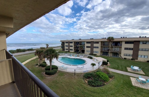 Ormond Beach Condo | Flip Flops At The Beach