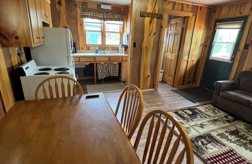 Phillips Cabin | Flyway Resort ‘The Duck Shack’ on Wilson Lake