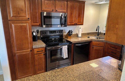 Catalina Foothills Estates Condo | Foothills gem!
