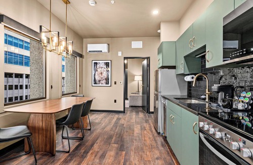 Downtown - Waterfront Hotel | Force on 5th Avenue Hotel