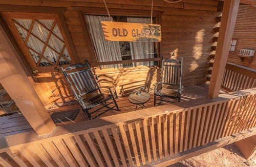 Christopher Creek Cabin | Forest Cabin 5 Old Glory